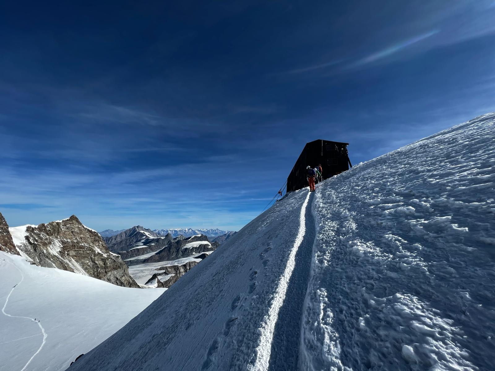 Salita a Capanna Margherita Il rifugio più alto d'Europa - Main Image
